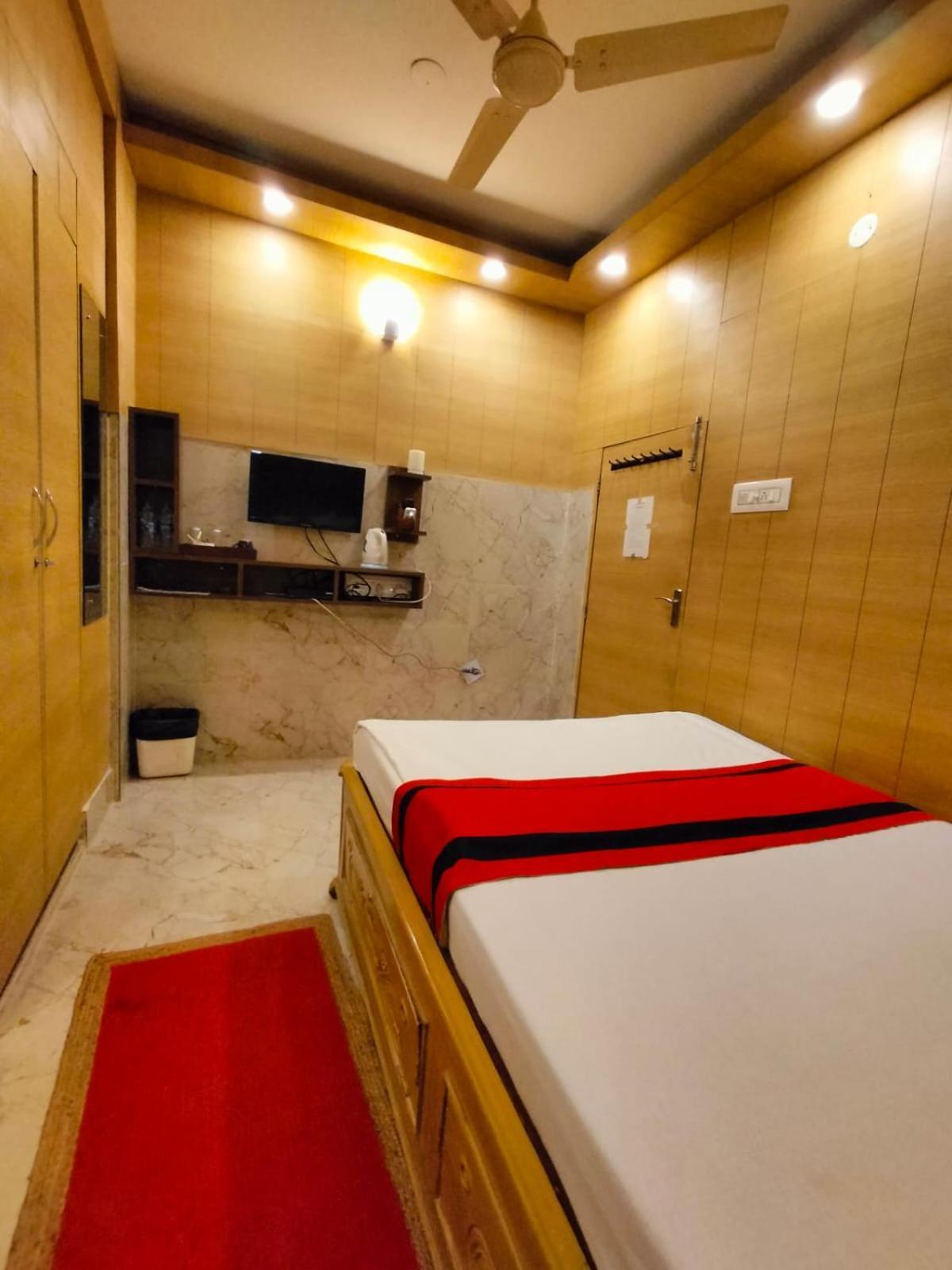 กอลโลลินี โกลกาตา Bed & Breakfast ภายนอก รูปภาพ